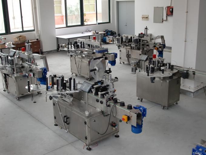 Kvadrat şüşə cüt tərəfli üfüqi etiketləmə maşını adi və ya nizamsız bir qab