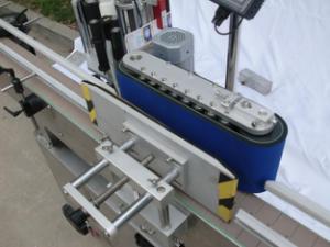 Quru olmayan yapışqan üçün avtomatik dəyirmi şüşə etiketləmə maşını, CE üçün taxta qutu / ixrac qablaşdırma etiketləmə maşını