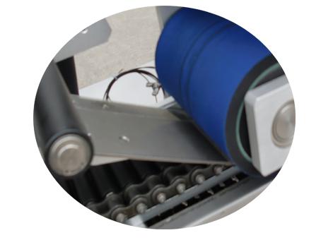 Kağız boru etiketləmə maşını 500 roller özünə yapışan parça etiket etiketini düzəldir