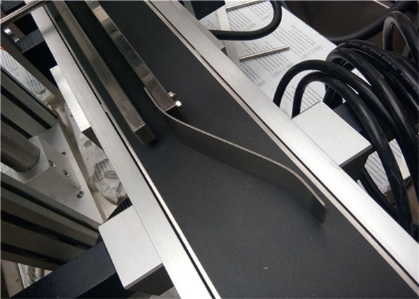 Avtomatik qidalanma Üst Etiketləmə Maşın Etiketi / özünə yapışqan Etiket növü