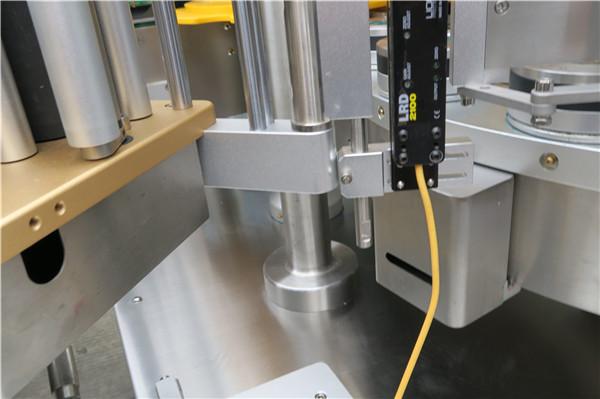 Doldurma Maşın Seçimləri Kəməri ilə Yüksək Sürətli Döner Etiket Etiketləmə Makinası