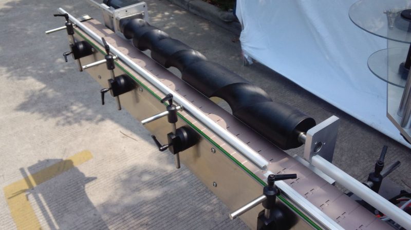 Çin İstifadə olunmuş avtomatik fabrika qiyməti özünə yapışan təchizatçı üçün qablaşdırma yuvarlaq şüşə etiketləmə maşını