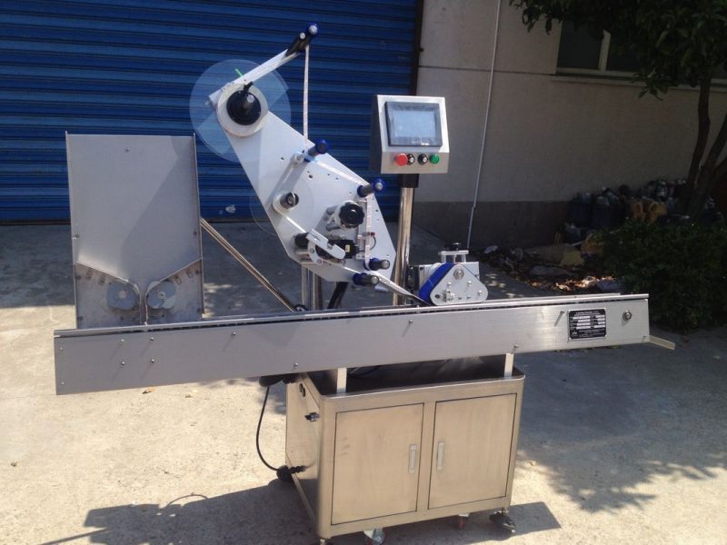 Çin Kiçik penisilin şüşə etiket stikeri tədarükçüsü üçün xüsusi avtomatik flakon etiketləmə maşını