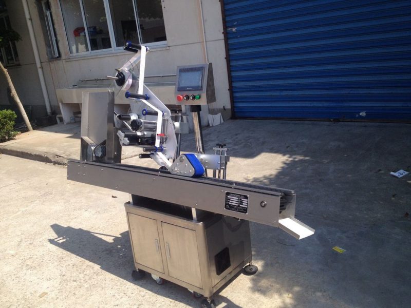 Çin Dodaq çubuğu kosmetik tədarükçüsü üçün 12-25 mm çaplı yuvarlaq şüşə özünə yapışan etiket avtomatik etiketləmə maşını