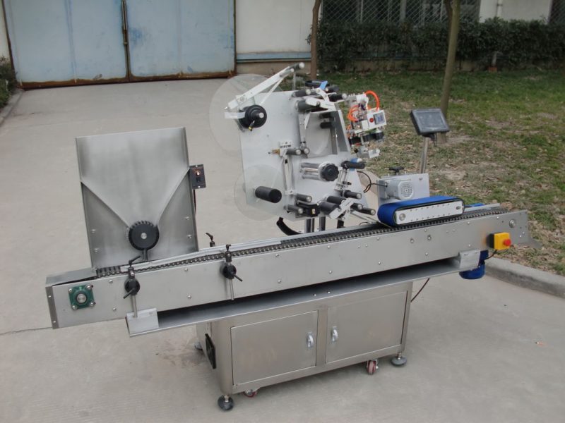 Çin Konveyer motoru HY markalı flakon etiketləmə maşını, elektronik tədarükçüsü üçün 7-ci batareya etiket etiket maşını