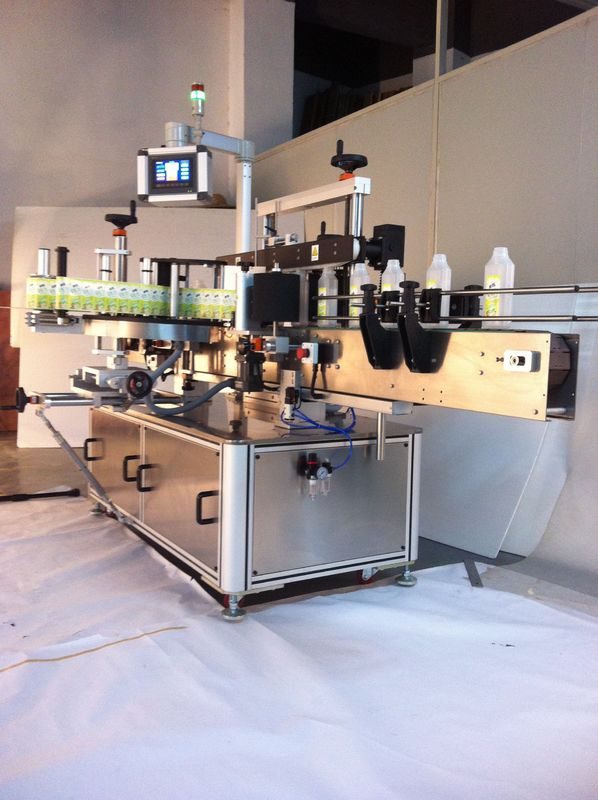 Çin İçkilər Meydanı Şüşə Etiketləmə Makinası İki tərəfli Etiket Etiketleyicisi