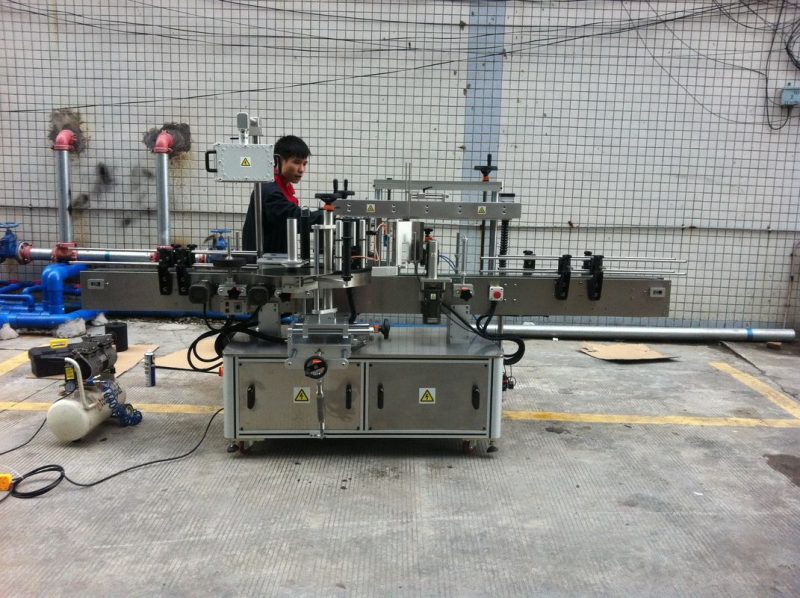 Çin Pet Şüşələri üçün ön və arxa tam avtomatik yapışqan Dəyirmi Şüşə Etiketləmə Makinası